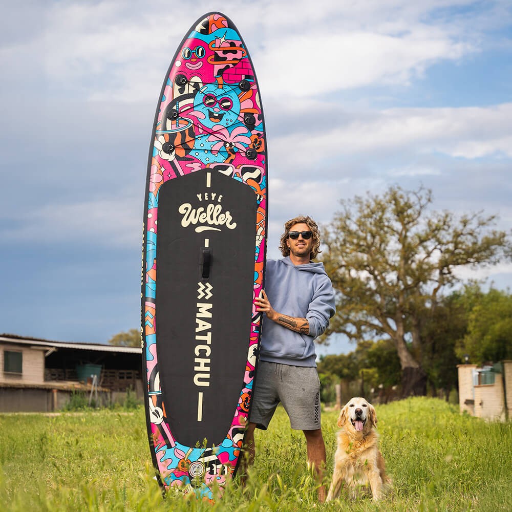 YeYe Weller with his board and his dog